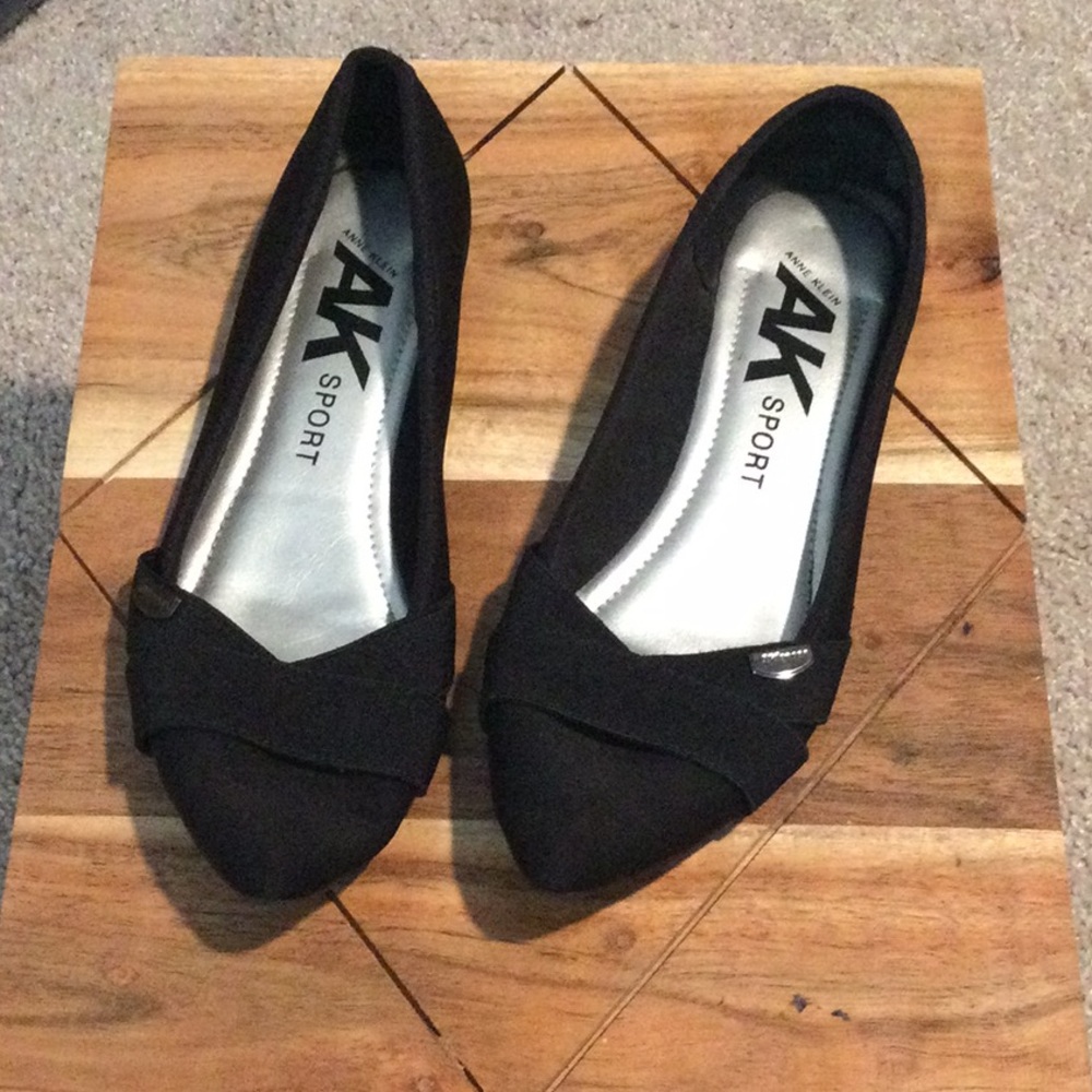 Black Anne Klein Sport Octavia Flat size 7 1/2